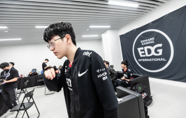 反击让比赛 反击让比赛